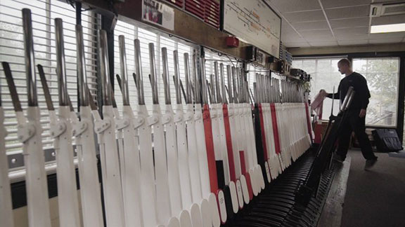 Signal box with manual leverl frames