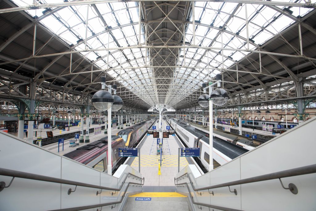 Manchester Piccadilly station platforms