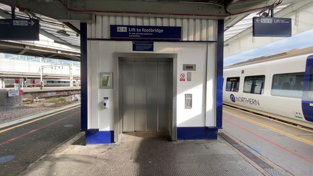 Lift on platform 13 and 14 at Manchester Piccadilly station