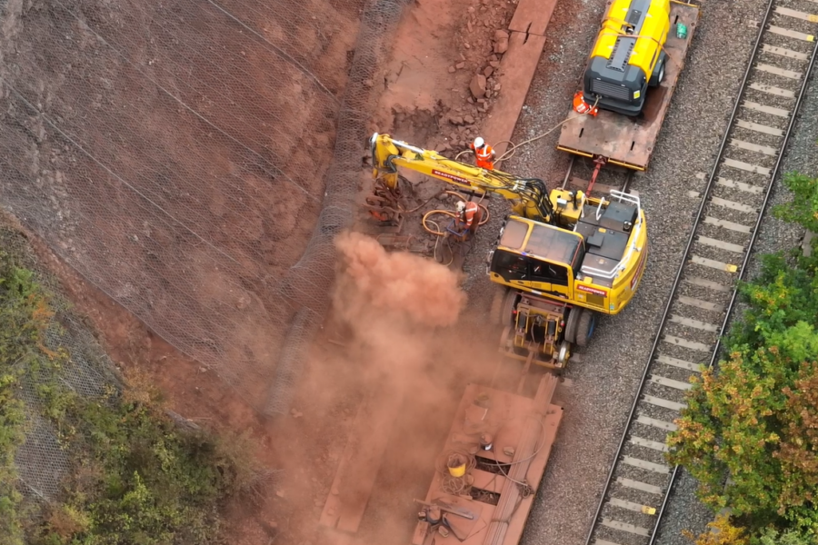 dusty work installing 10metre soil nails – severn estuary – Aug2022