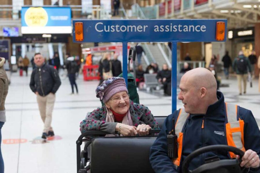 Customer-assistance-London-Liverpool-Street