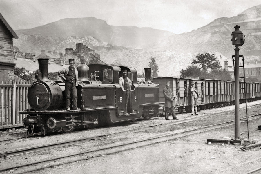 Ffestiniog Railway 1879 – FR Quarryman’s train @ Blaenau Ffestiniog